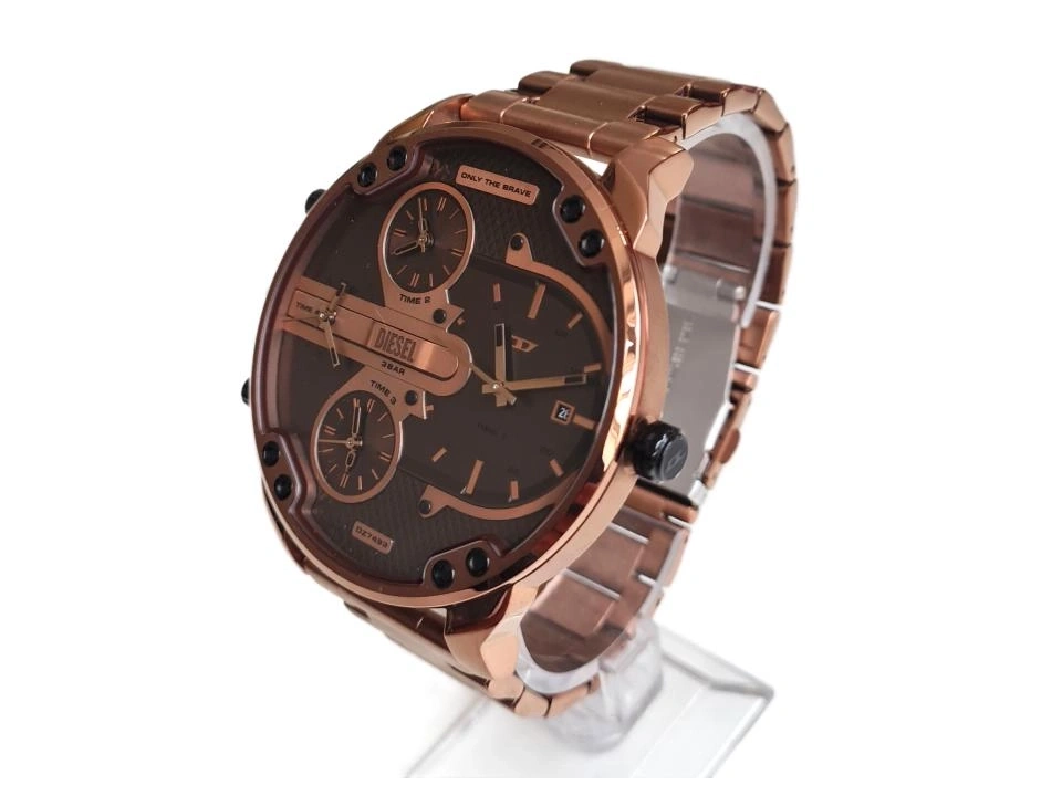 Herrenuhr von Diesel mit drei Zifferblättern und roségoldfarbenem Armband