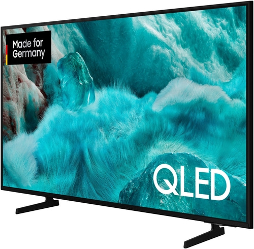 QLED-Fernseher mit schwarzem Rahmen und Standfüßen, Made for Germany.