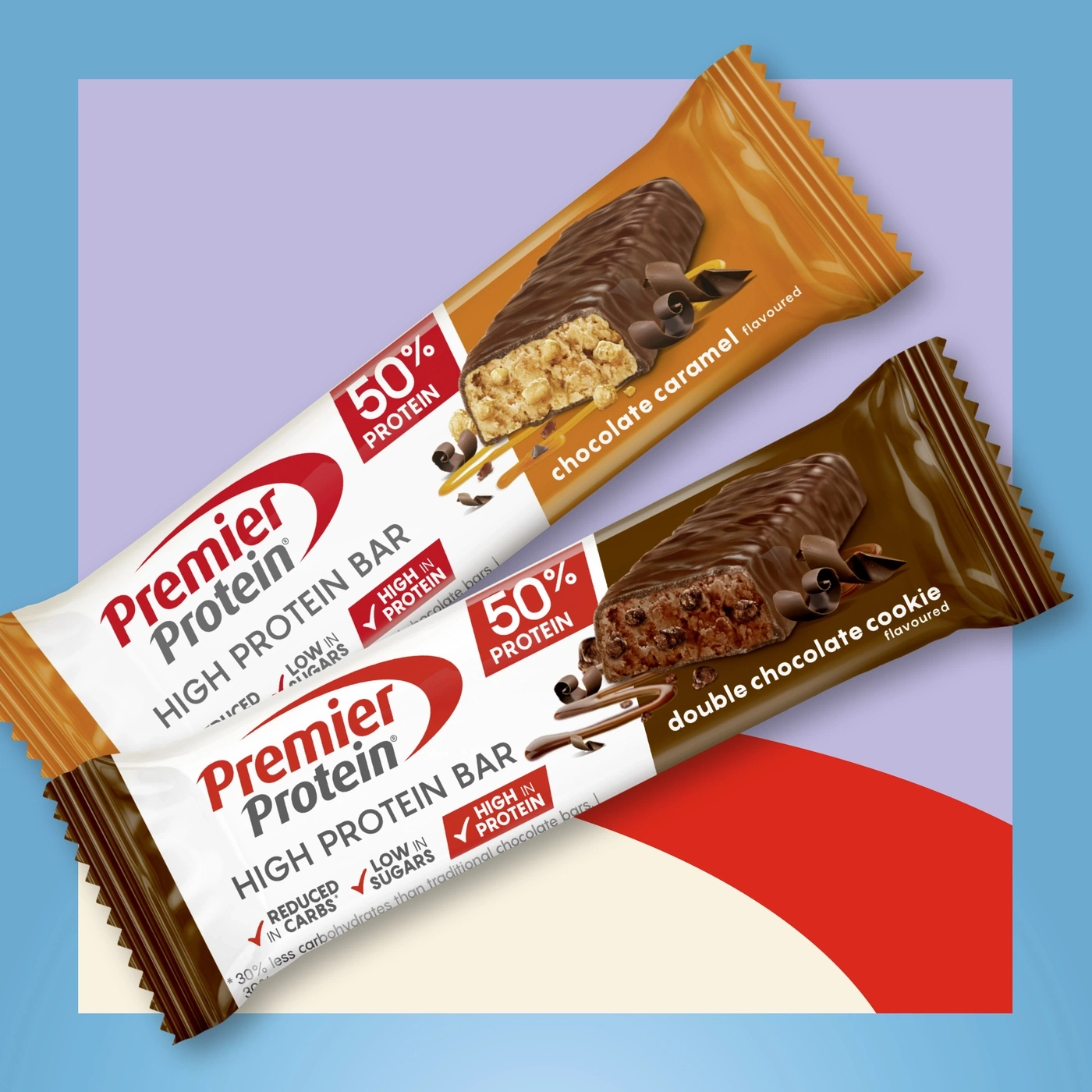 Zwei Premier Protein Riegel in Schokolade Karamell und Doppel Schokoladenkeks Geschmack.
