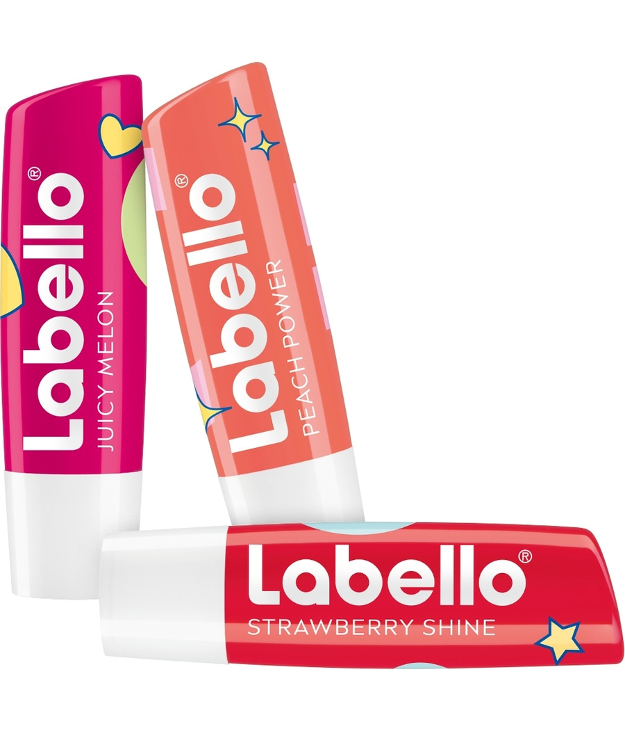 Drei Labello Lippenpflegeprodukte mit fruchtigen Bezeichnungen und Designs.