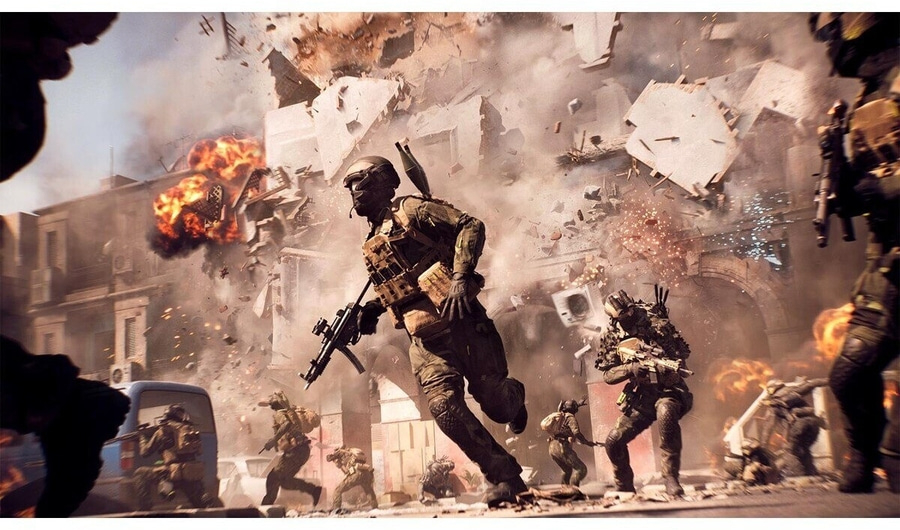 Soldaten rennen durch zerstörte Stadt, Explosionen und Trümmer fliegen.