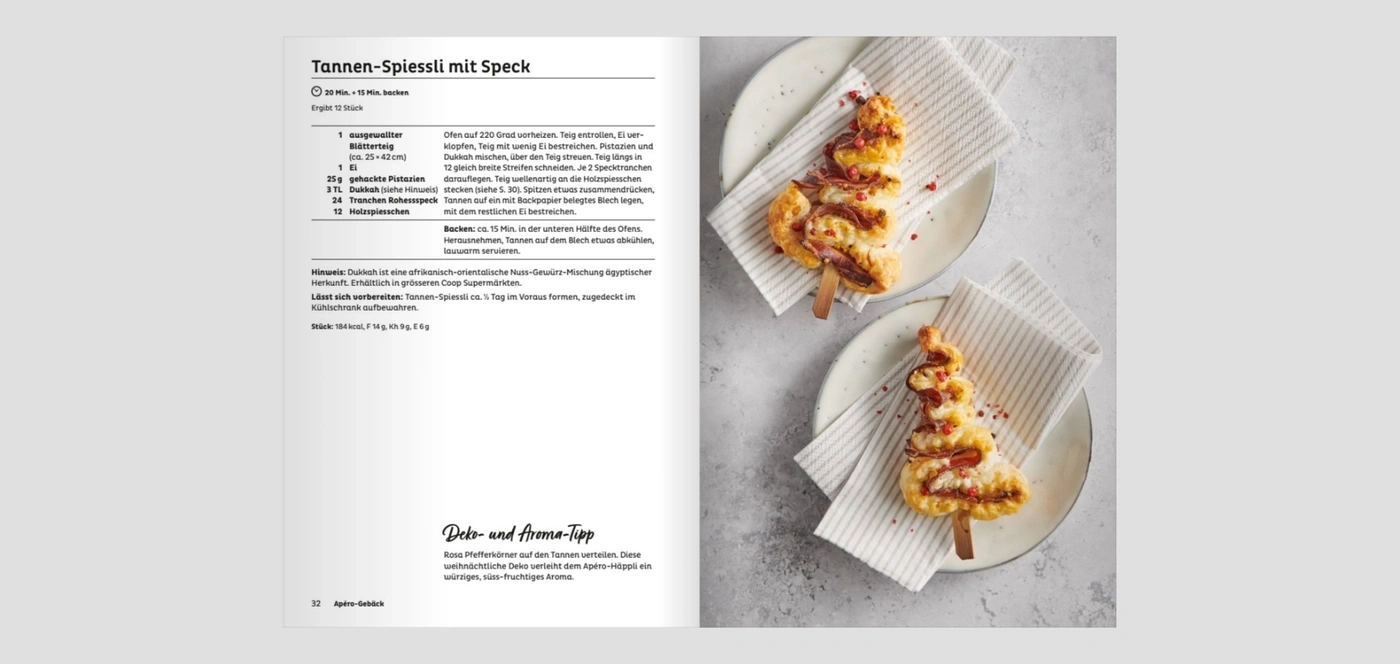 Tannen-Spiessli mit Speck auf Tellern mit Servietten