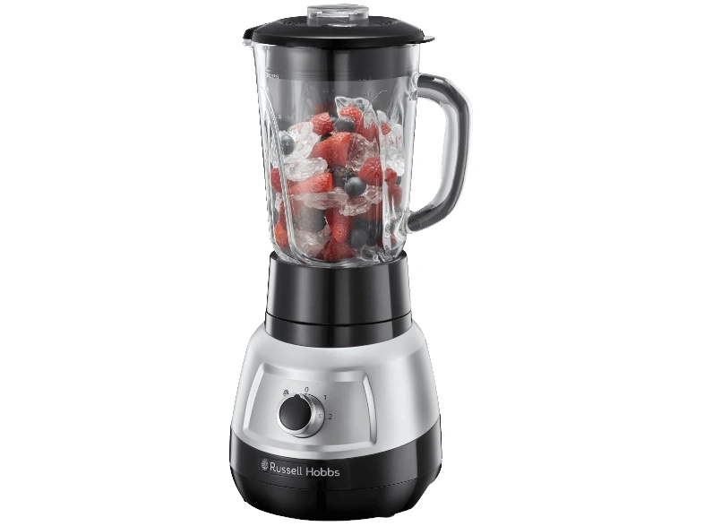 Ein Mixer mit Früchten und Eiswürfeln, bereit für einen Smoothie.