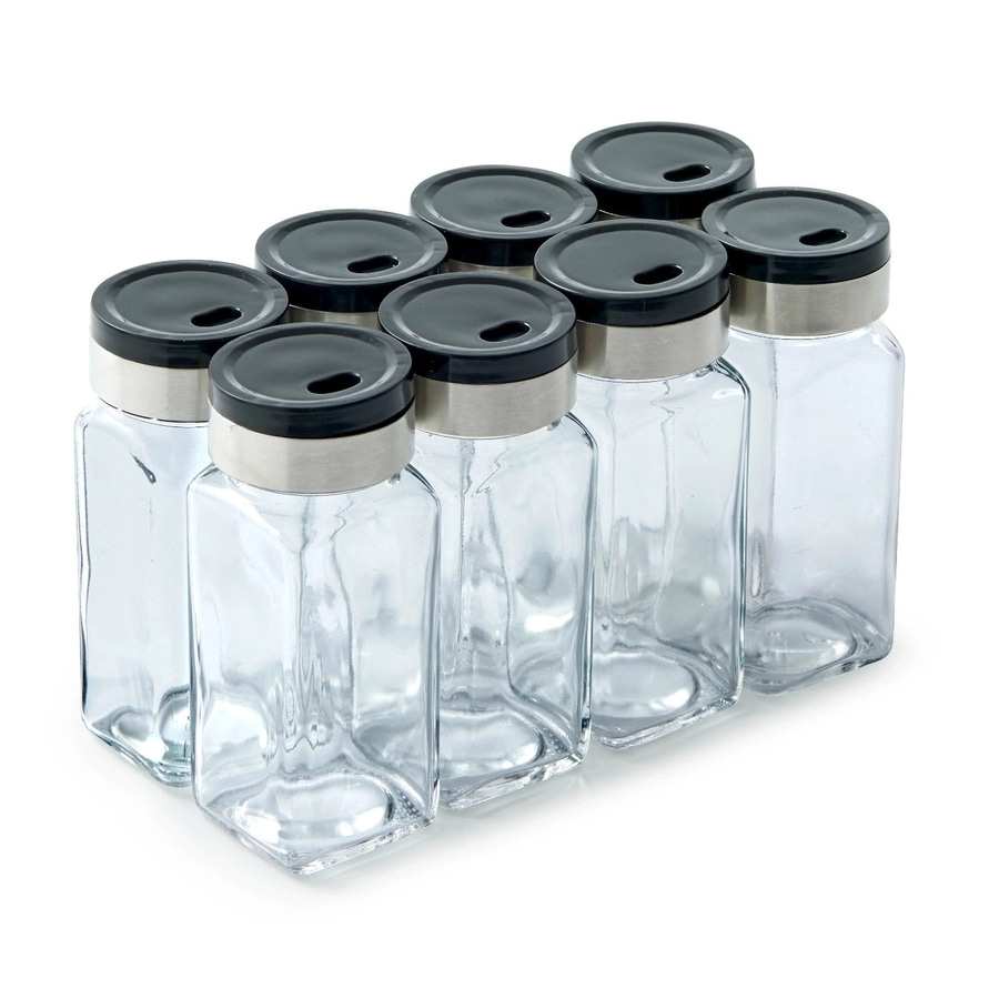 Acht leere Gewürzgläser mit schwarzen Deckeln und silbernen Rändern auf weißem Hintergrund.