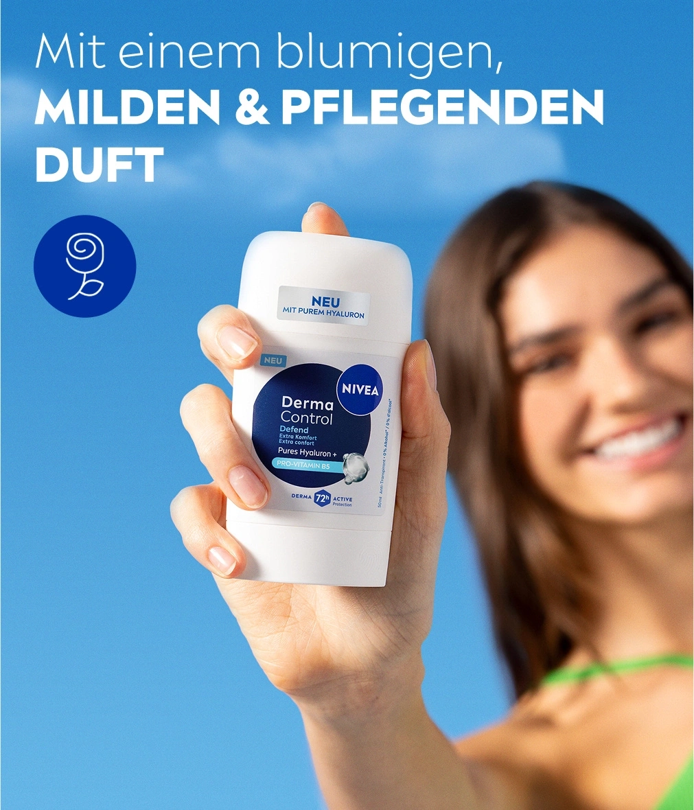 Nivea Dermo Control Deodorant mit blumigem, mildem Duft in der Hand einer Frau vor blauem Himmel.