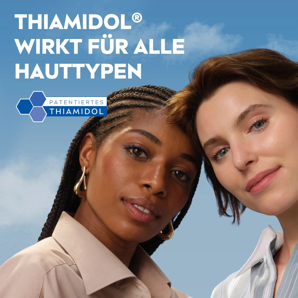 Zwei Frauen mit THIAMIDOL, das für alle Hauttypen wirkt.