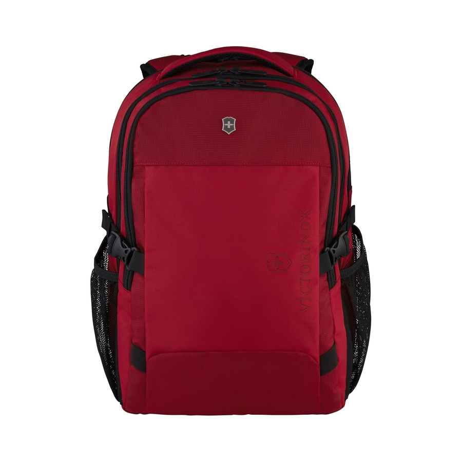 Roter Victorinox-Rucksack mit schwarzem Reißverschluss und Logo auf weißem Hintergrund.