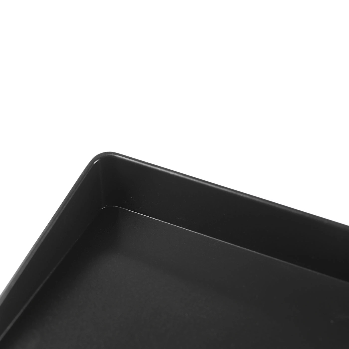 Schwarze rechteckige Schale, Nahaufnahme, Ecke, leer, glatt, glänzend, leerer Hintergrund