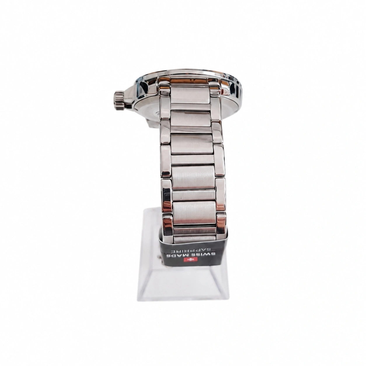 Silberne Uhr mit Metallschnalle und "Swiss Made Sapphire"-Aufkleber