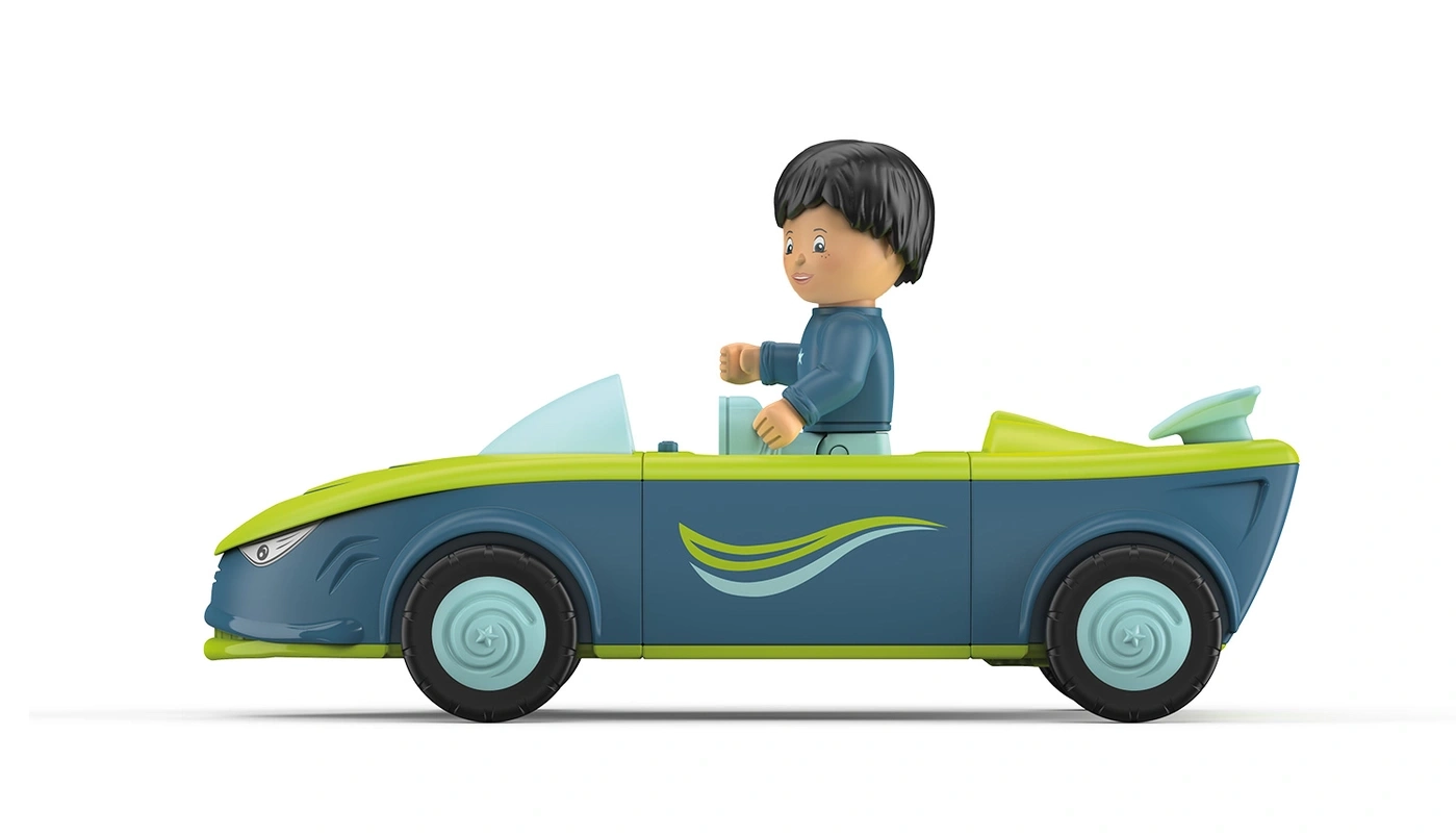 Spielzeugauto mit Fahrer, blaue und grüne Farben, weißer Hintergrund