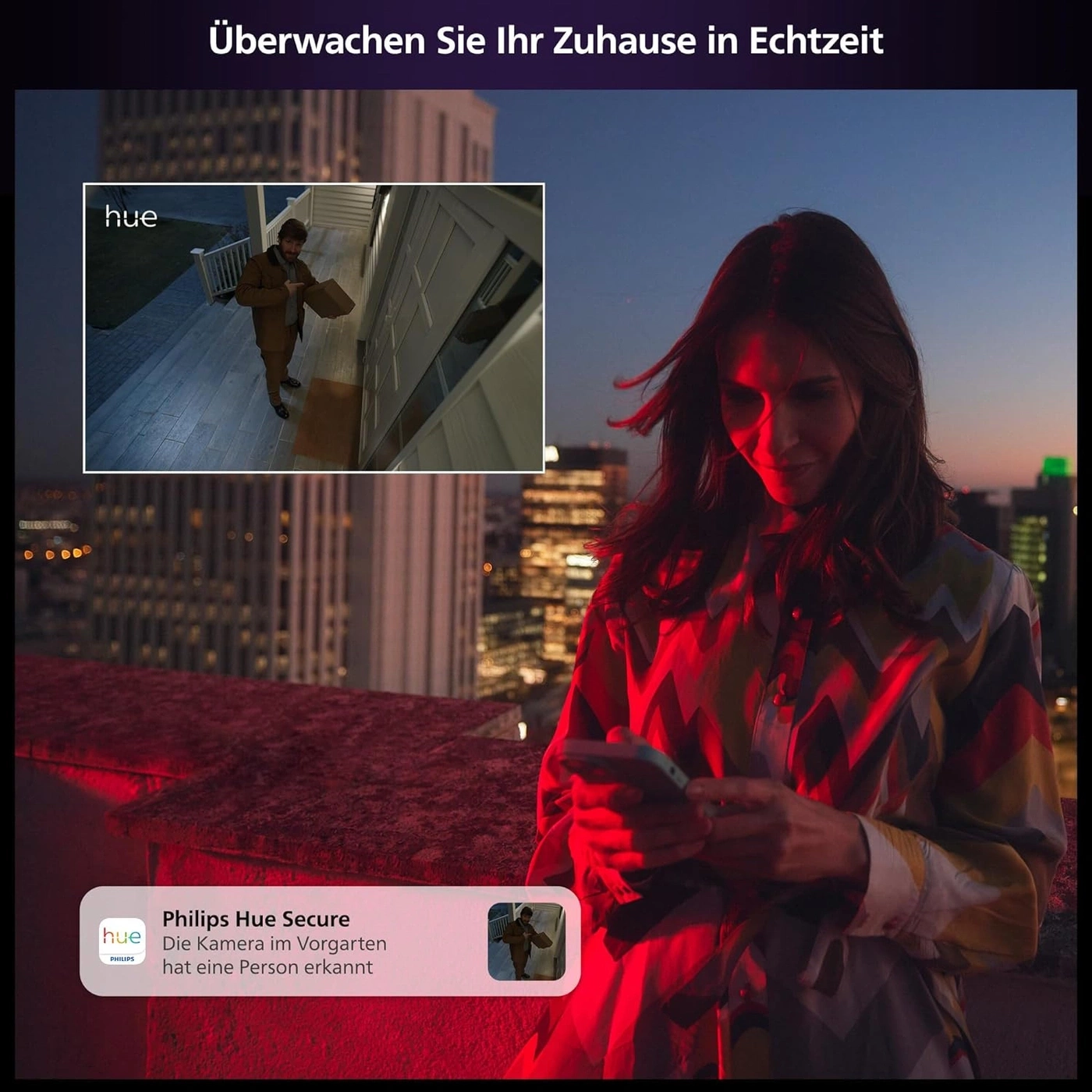 Mann liefert Paket, Frau mit Handy im roten Licht