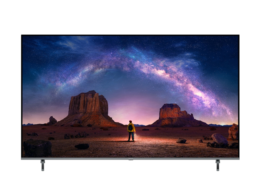 Fernseher mit Landschaftsbild: Mann vor Felsen und Sternenhimmel