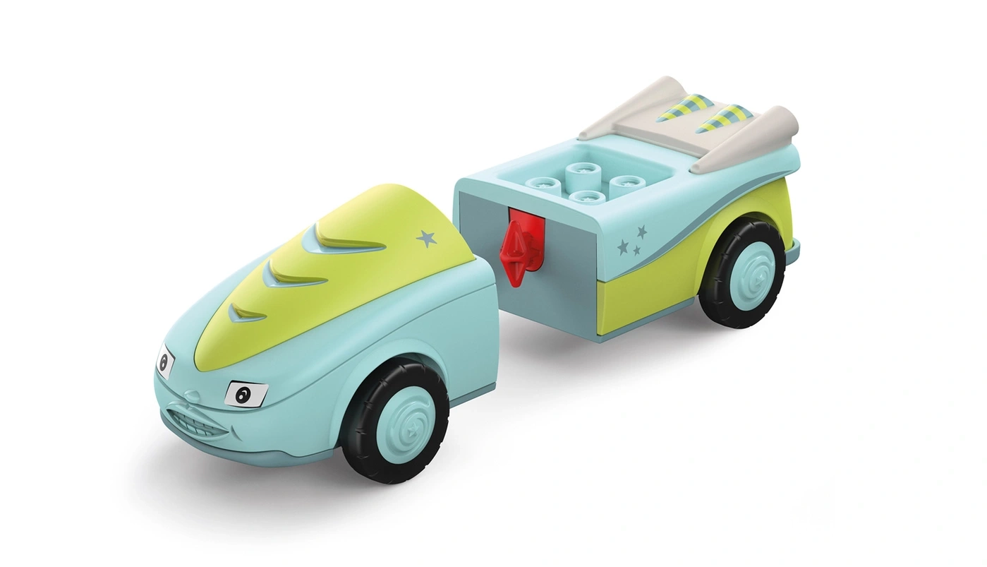 Ein hellblaues und hellgrünes Spielzeugauto mit Anhänger