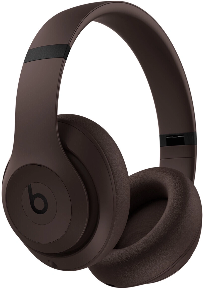 Braune Beats Studio3 Wireless-Kopfhörer, Over-Ear-Design, Nahaufnahme, isoliert