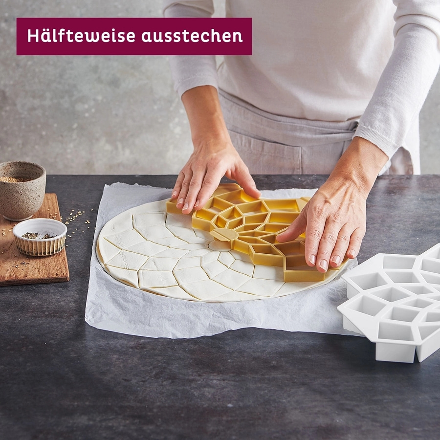 BETTY BOSSI Ausstechform Apéro-Blume Kunststoff Snacks Weiß Beige NEU