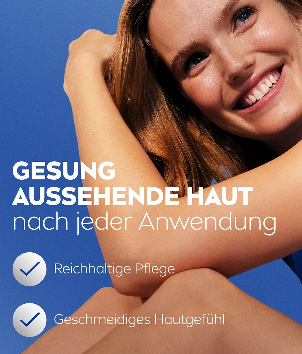 Gesunde Haut, Frau lächelt, Produktwerbung, blaue Hintergrund, Text, Pflege