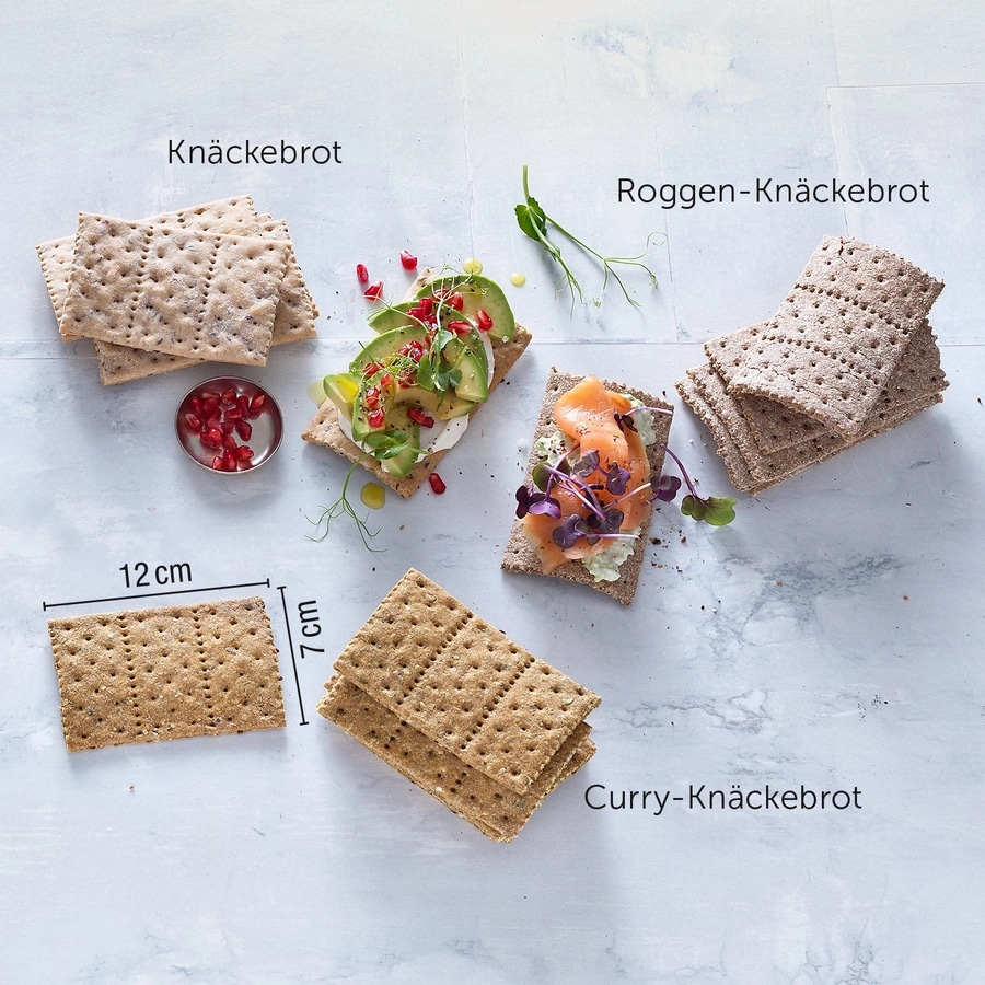 Knäckebrot, Roggen-Knäckebrot und Curry-Knäckebrot mit Belag und Maßen