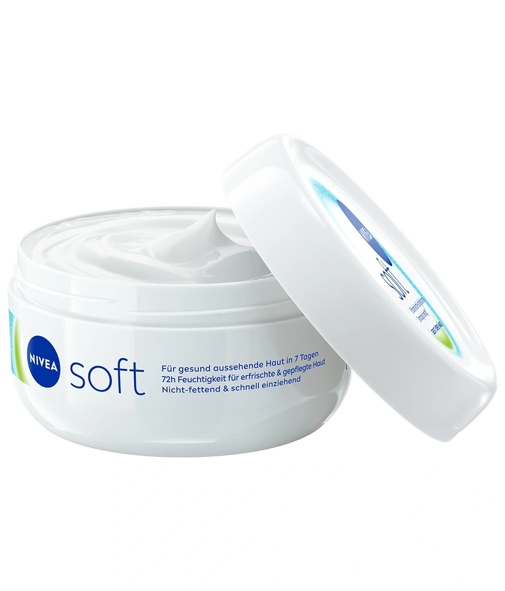 Nivea Soft Creme in einem weißen Tiegel mit geöffnetem Deckel, die Creme ist weiß und schaumig.