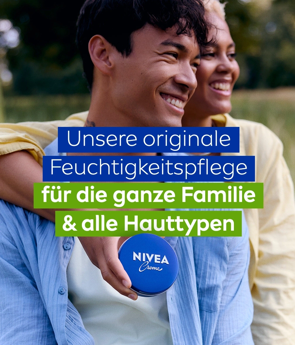 Nivea Creme, zwei lächelnde Menschen, Text über Feuchtigkeitspflege.