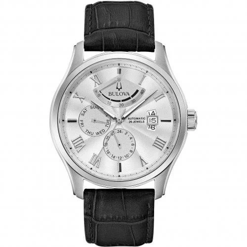 Bulova Herrenuhr mit silbernem Zifferblatt und schwarzem Lederarmband