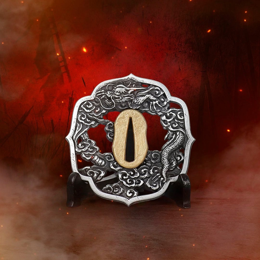 Japanische Schwertverzierung, Metall, Drachen, Kunst, Dekoration, Nahaufnahme, rot