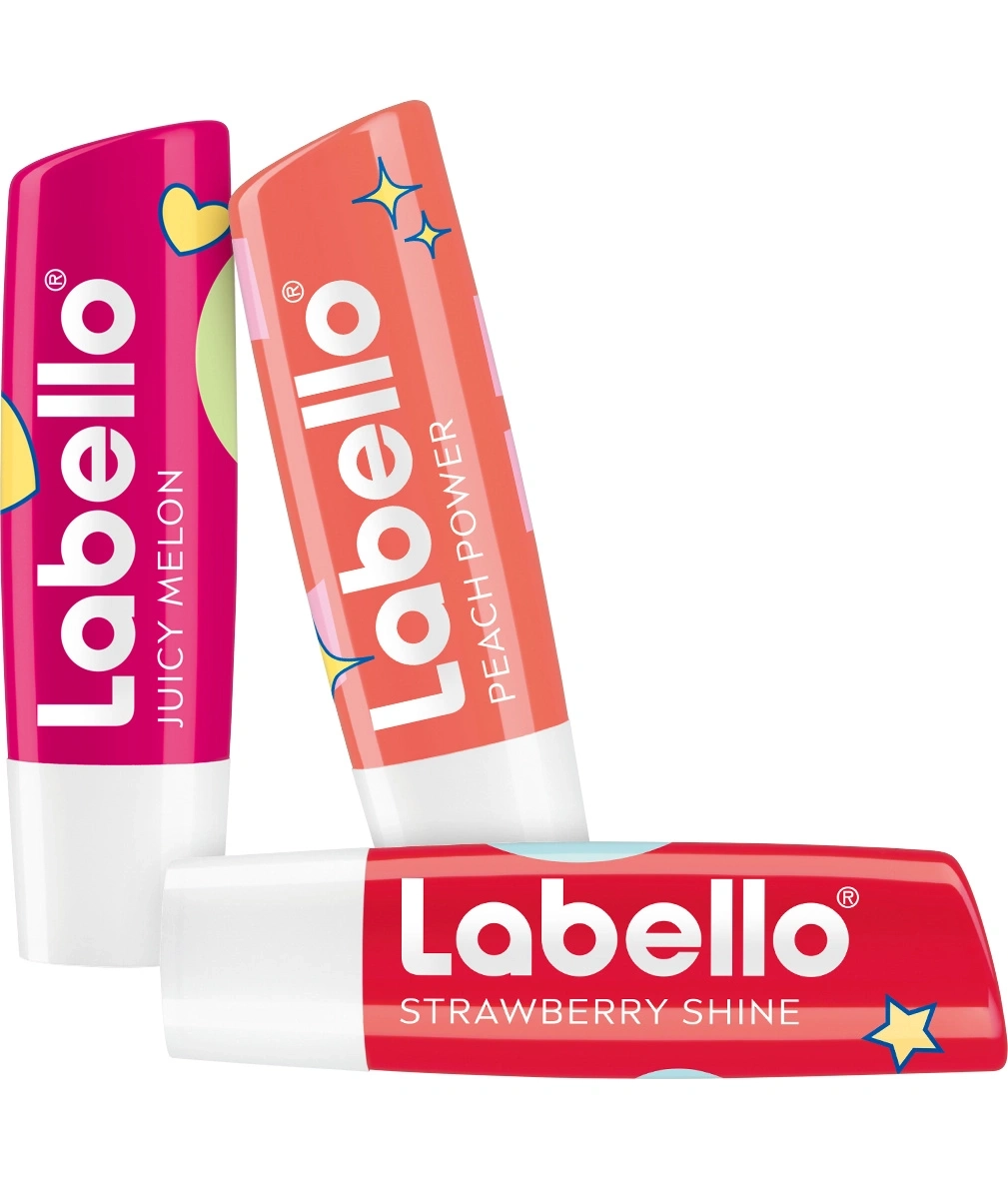Drei Labello Lippenpflegeprodukte mit fruchtigen Bezeichnungen und Designs.