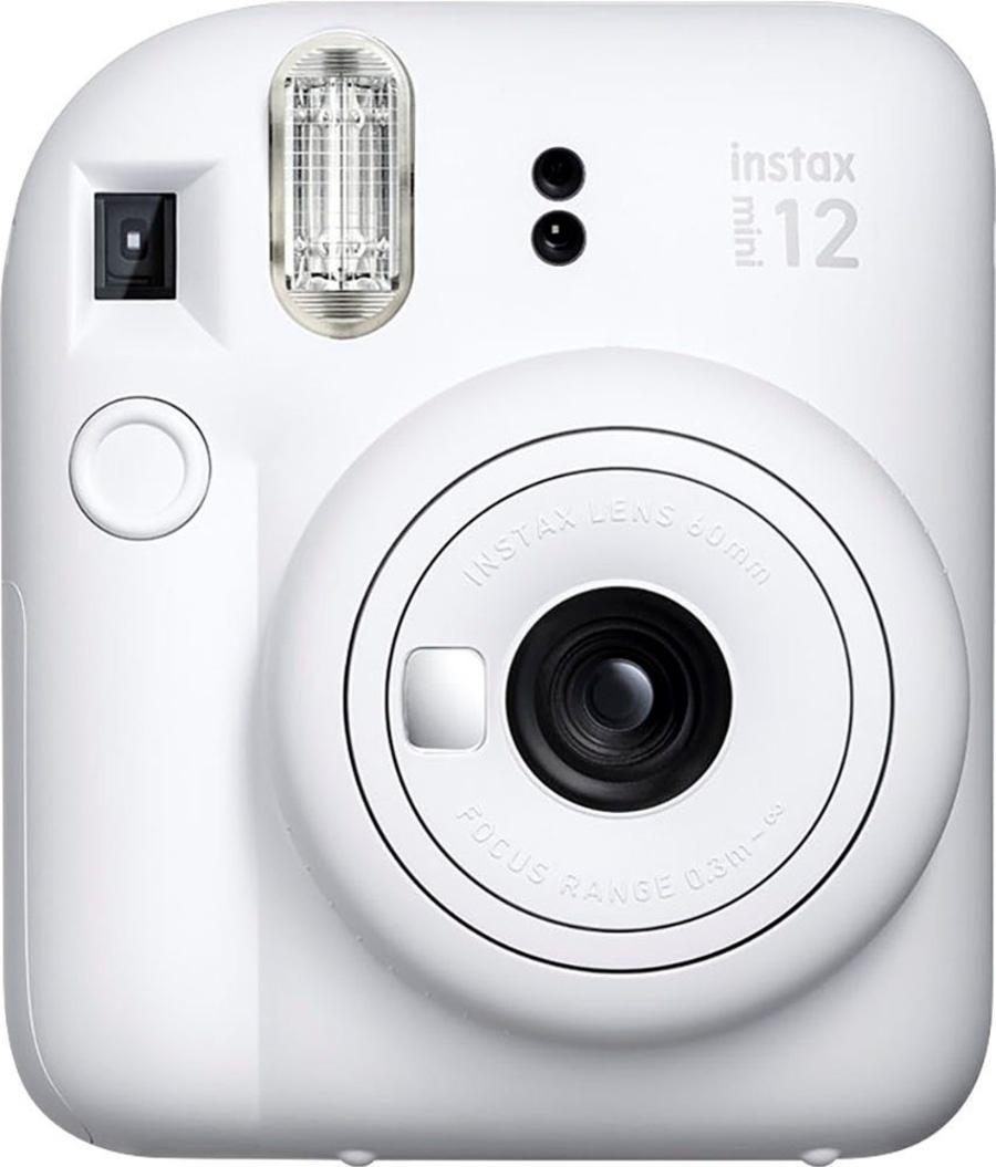 Weiße Instax Mini 12 Kamera mit Blitz und Objektiv, Nahaufnahme.