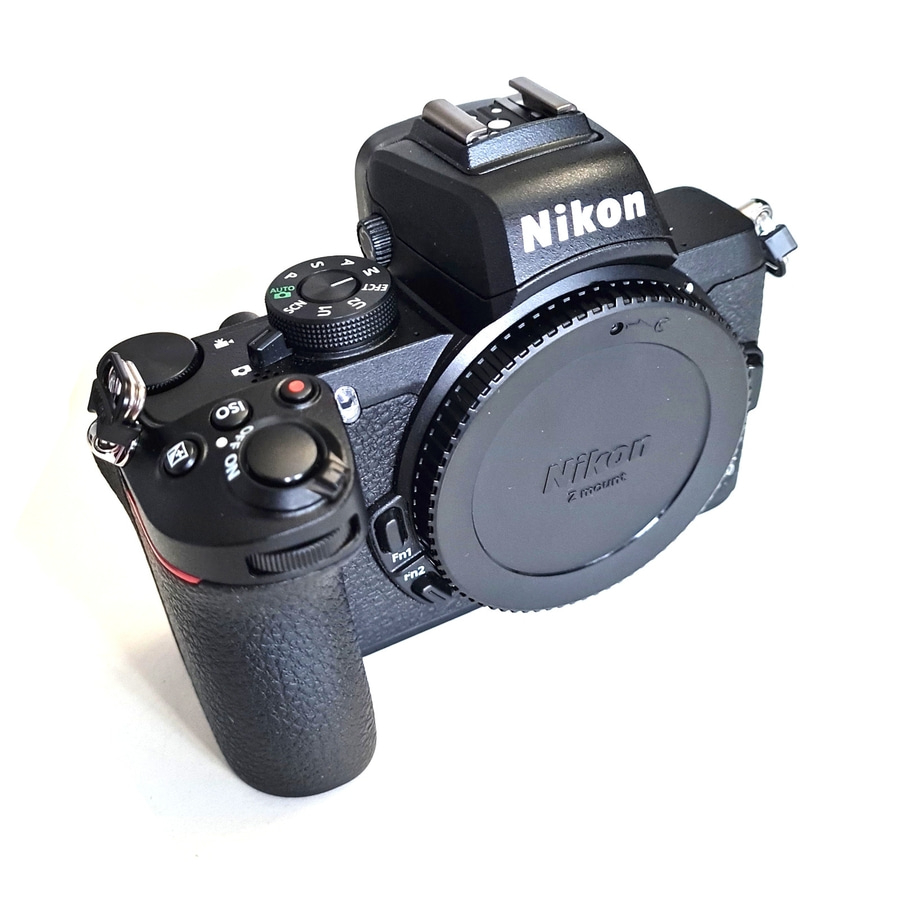 NIKON Systemkamera Z50 Objektiv DX 16-50 mm 1:3.5-6.3 VR + Rucksack B-WARE