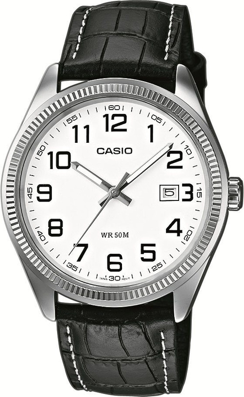 Casio-Uhr mit weißem Zifferblatt, schwarzem Lederarmband und Datumsanzeige.