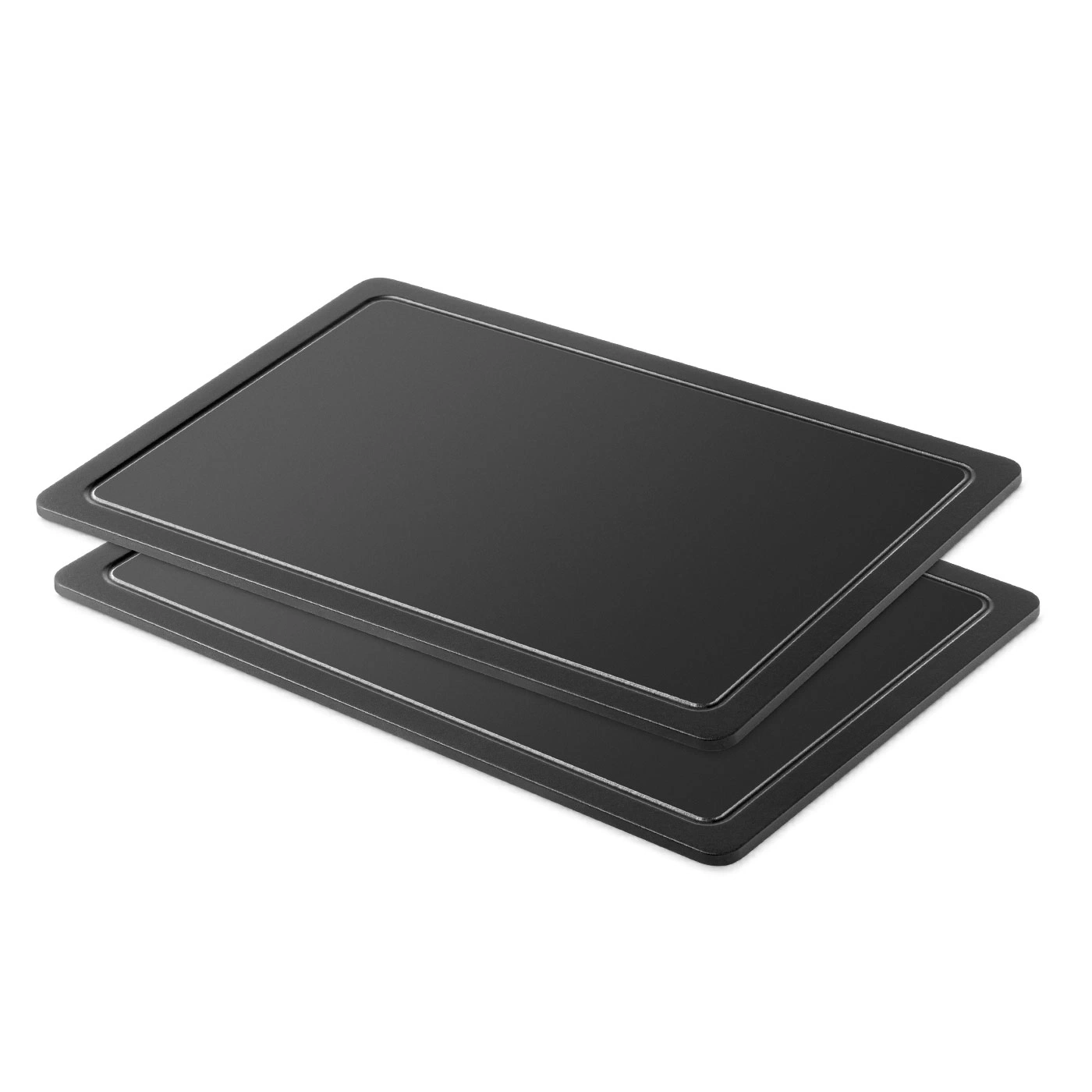 Zwei schwarze rechteckige Tabletts, die übereinander liegen, auf weißem Hintergrund.