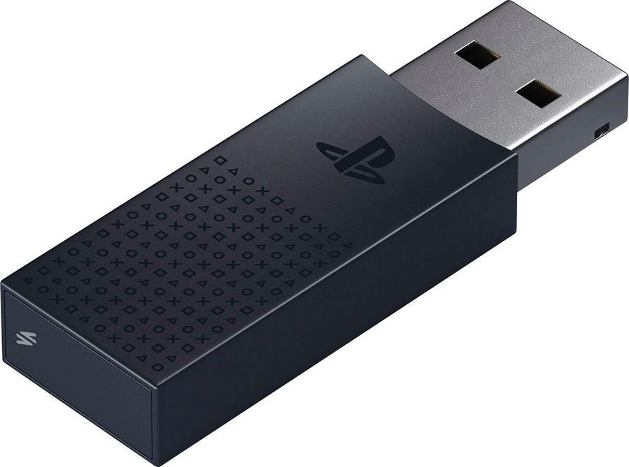 Schwarzer USB-Dongle mit PlayStation-Logo und Symbolen, die auf der Oberfläche eingraviert sind.