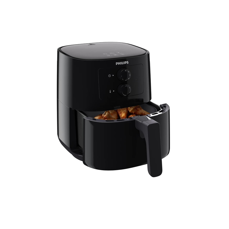 Schwarze Philips Airfryer mit Hähnchenflügeln, die aus dem Korb herausragen.