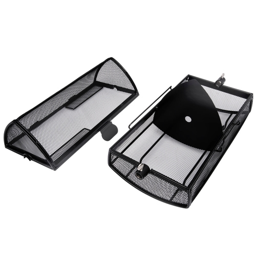 Zwei schwarze Metall-Schreibtischablagen, die auf weißem Hintergrund stehen.