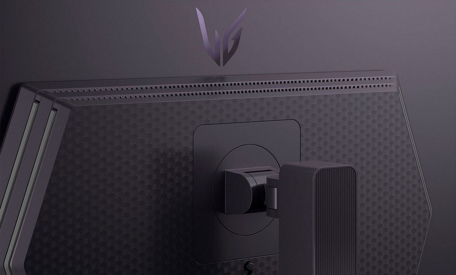 Die Rückseite eines Monitors mit einem LG-Logo und Kühlöffnungen.