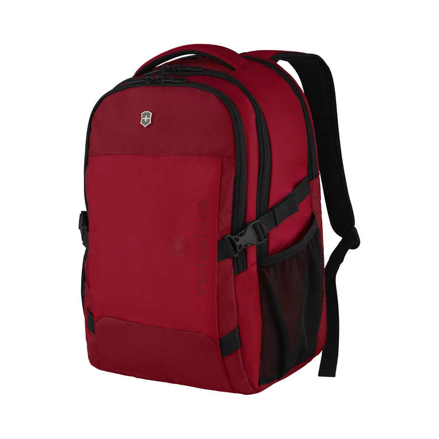 Roter Rucksack mit schwarzem Detail und Victorinox-Logo, isoliert auf weißem Hintergrund