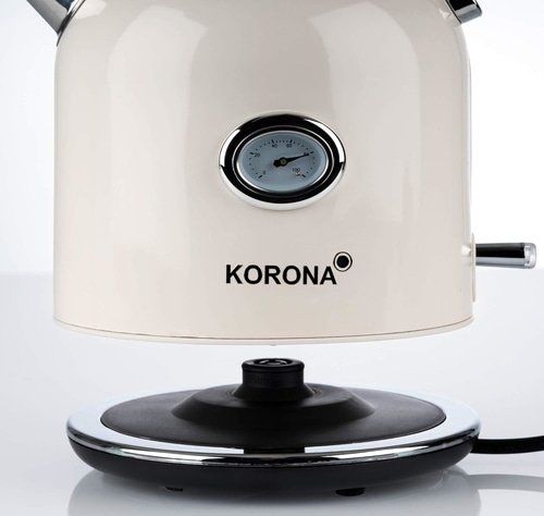Kaffeekocher, cremefarben, mit Temperaturanzeige und Markenlogo Korona auf weißem Hintergrund.