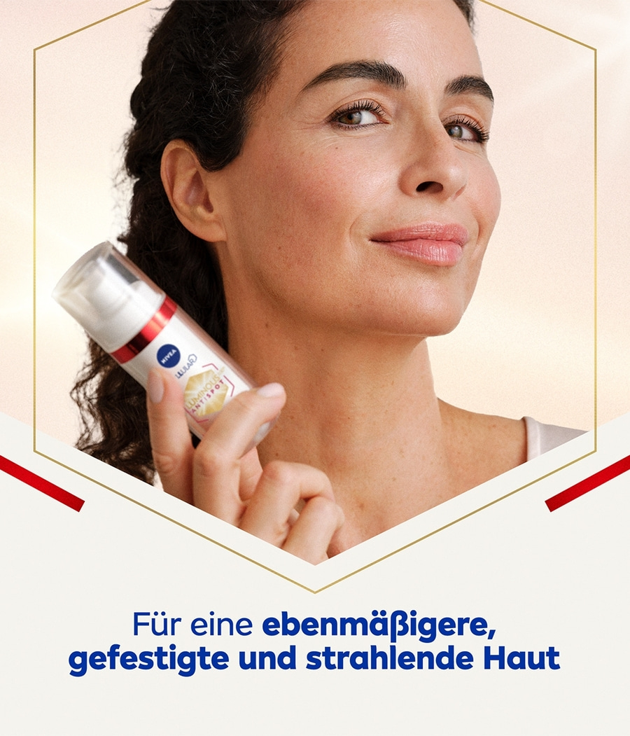 Frau hält Nivea-Produkt, Text: Für ebenmäßigere, gefestigte und strahlende Haut.