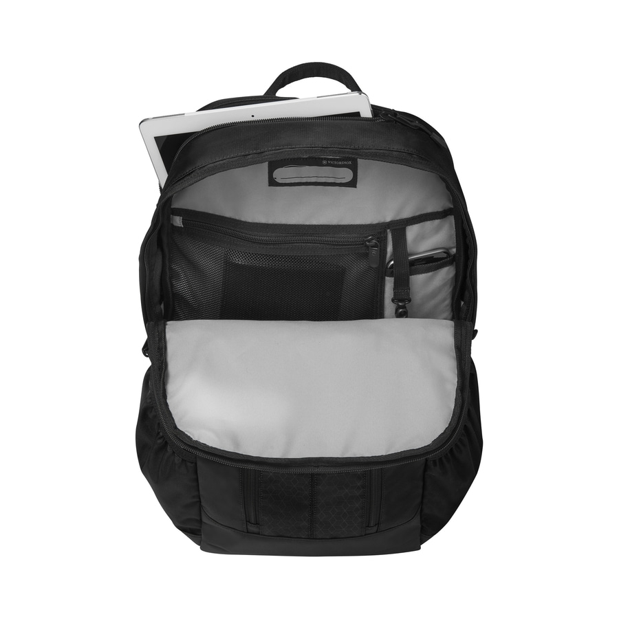 Schwarzer Rucksack mit Tablet, offen, Innenansicht, Victorinox, Alltag, Reisen