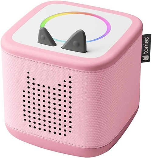 Ein rosa Toniebox mit Katzenohren und Regenbogenlicht.