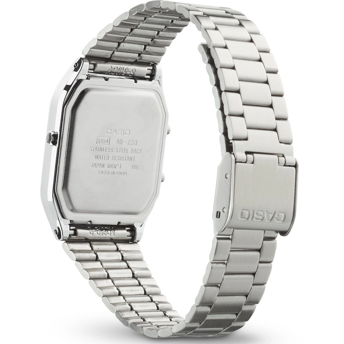 Eine Nahaufnahme des silbernen Armbands und des Gehäusebodens einer Casio-Uhr.