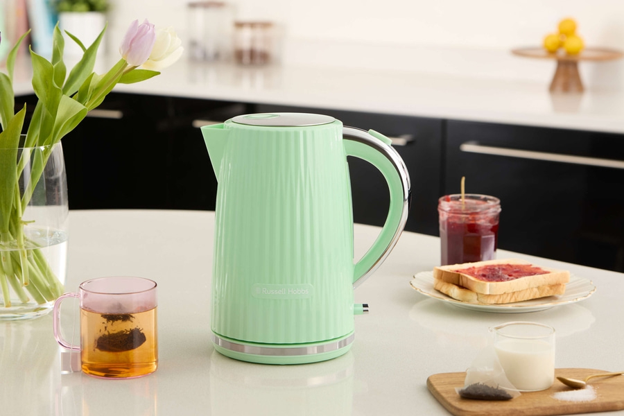 RUSSELL HOBBS Wasserkocher Eden 27364-70 Pistazie 1,7 L Pistachio Retro 2400 W