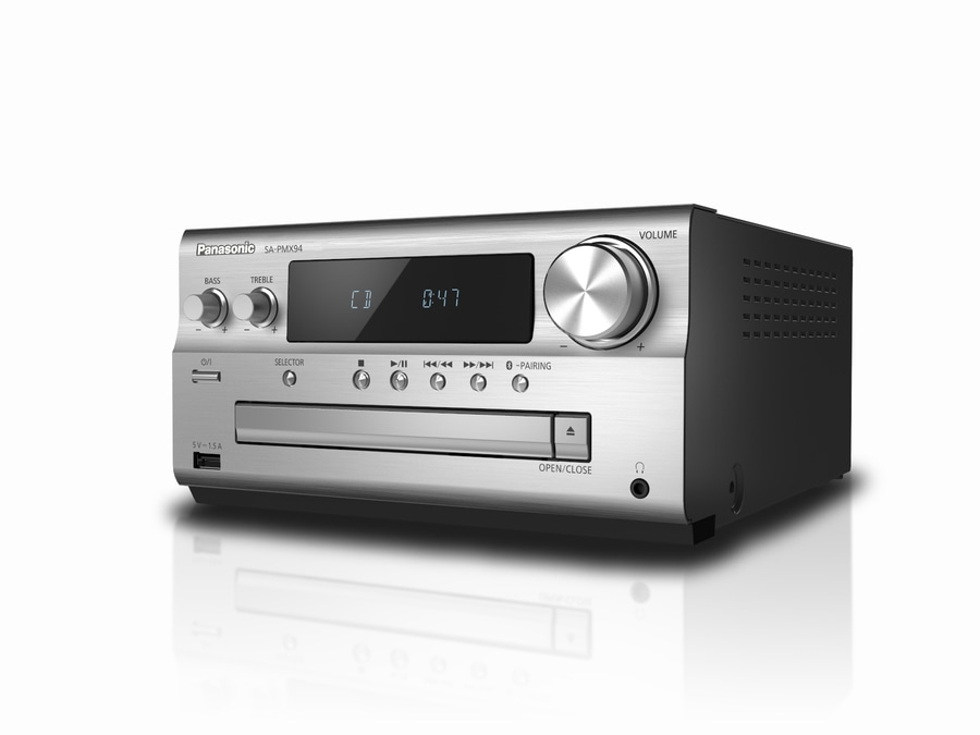 Silberner Panasonic SA-PMX94 Stereoanlage mit CD-Player, Bass, Höhen, Lautstärke und Bluetooth-Funktion.