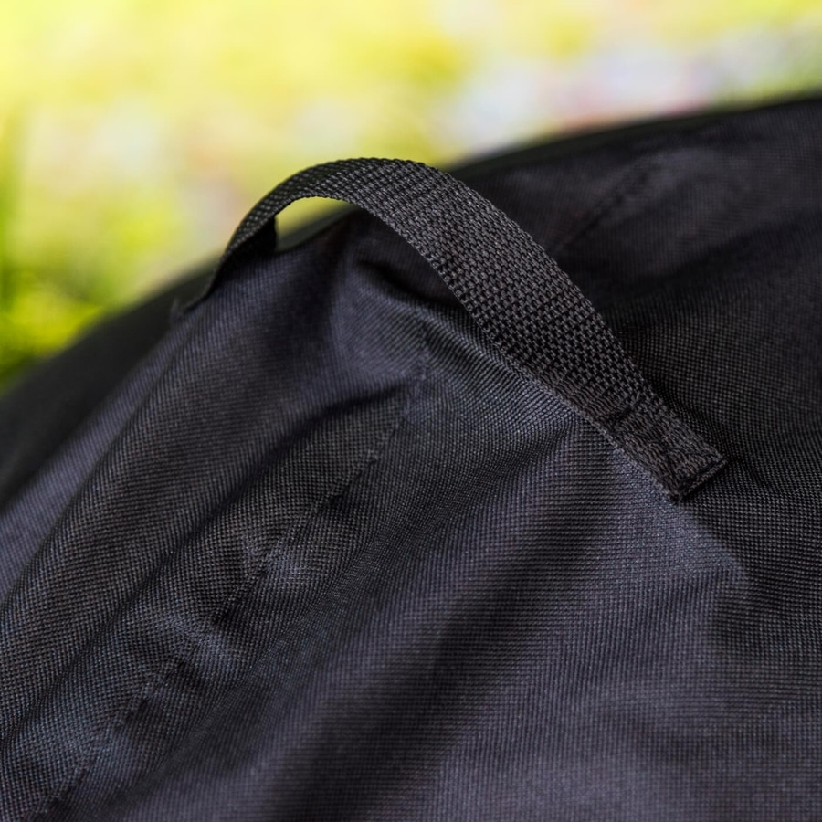 Schwarze Tasche mit Griff, Nahaufnahme, Textur, Detail, Stoff, Hintergrund, Natur