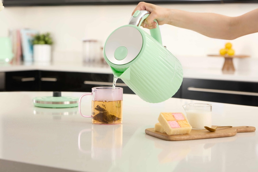 RUSSELL HOBBS Wasserkocher Eden 27364-70 Pistazie 1,7 L Pistachio Retro 2400 W