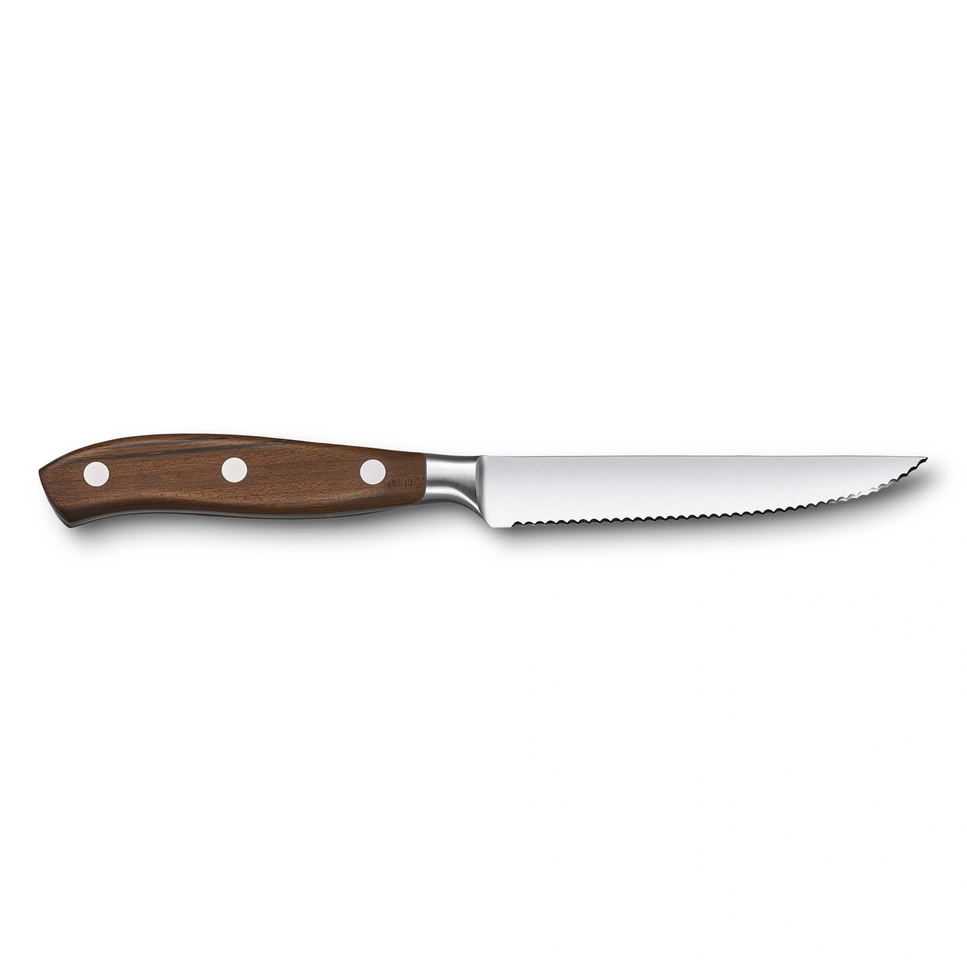 Steakmesser mit Holzgriff und gezahnter Klinge auf weißem Hintergrund