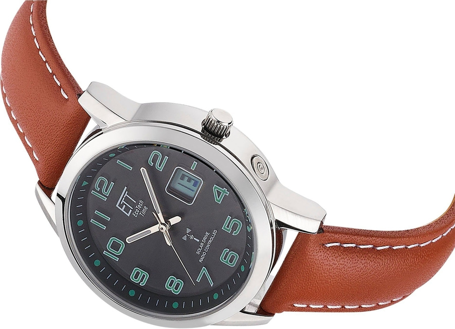 Armbanduhr mit braunem Lederarmband und silbernem Gehäuse, Nahaufnahme