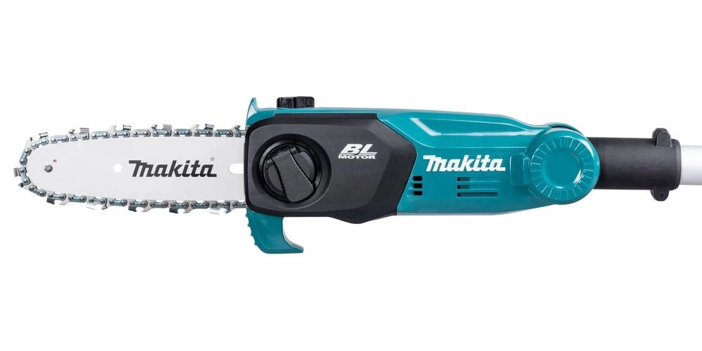 Nahaufnahme einer Makita-Kettensäge mit BL-Motor auf weißem Hintergrund