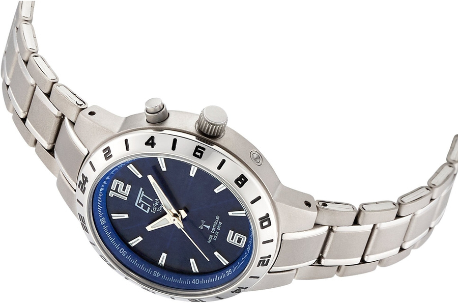 Uhr mit blauem Zifferblatt, silbernem Armband und ETT-Logo. Solarbetriebene Funksteuerung.