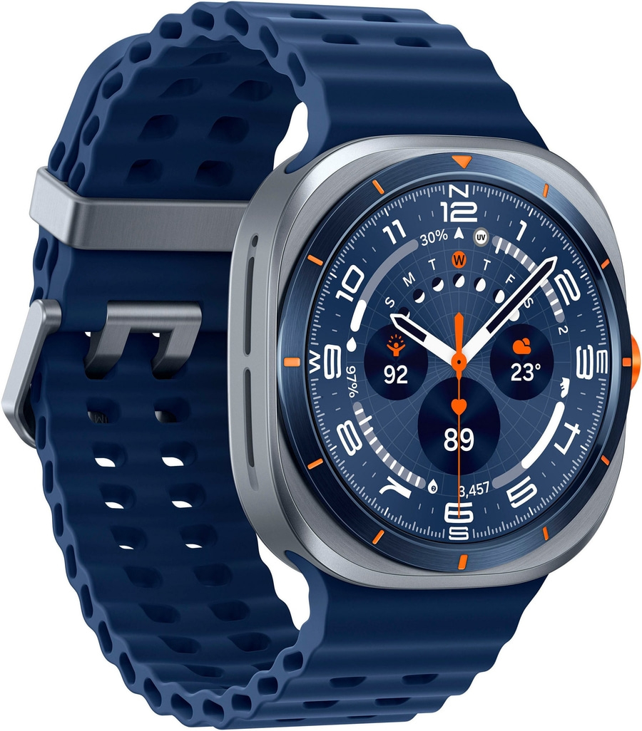 Eine blaue Smartwatch mit silbernem Gehäuse und orangefarbenen Akzenten auf dem Zifferblatt.