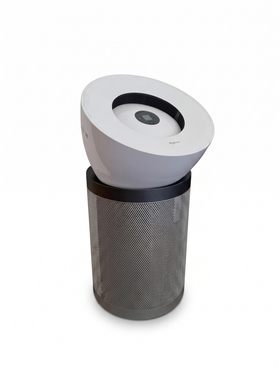 Ein moderner Dyson Luftreiniger mit weißer Oberseite und silbernem Gitter.